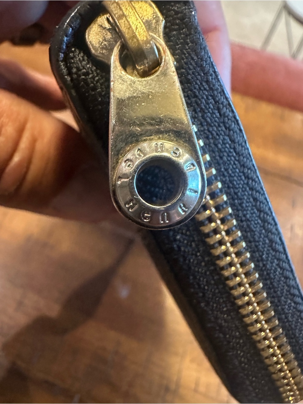 Rare!!! henri bendel Black Pebbled Leather Zip Wallet with Pyramid Studs - Picture 4 of 10